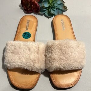Soda Faux Fur House Shoes Size 7 1/2